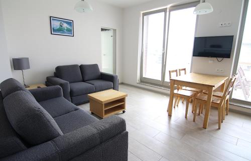 2 bedrooms, 4 beds