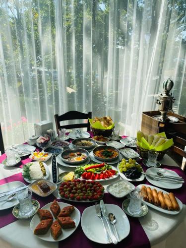 อาหารและเครื่องดื่ม, Qaynama Hotel in อ็อกฮัซ