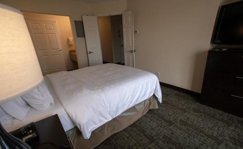 2 bedrooms, 4 beds