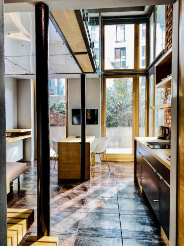 Zwierzyniecka Lofts with Patio and Air Conditioning, Cracow city heart Old Town 1