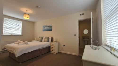 #Barroon Castle Apartments by DerBnB, Traditional 1 & 2 Bedroom Apartments, Free Parking & Wi-Fi, Near East Midlands Airport & Donington Park Circuit