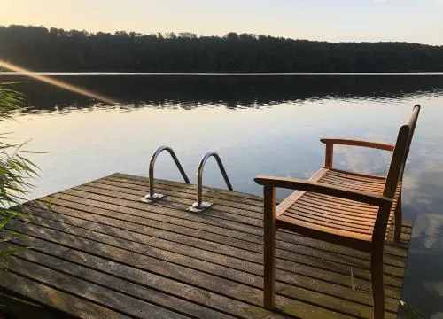 Haus am Pinnower See mit Privatsteg in Pinnow, Deutschland