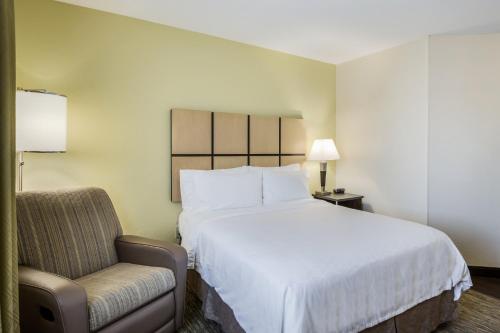 Candlewood Suites Virginia Beach Town Center an IHG Hotel - image 10