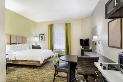 Candlewood Suites Virginia Beach Town Center an IHG Hotel - image 7