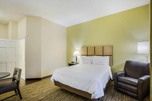 Candlewood Suites Virginia Beach Town Center, an IHG Hotel