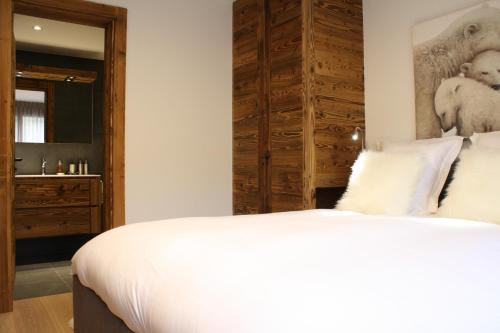 High-End & Central for up to 6 guests, Ambassadeurs