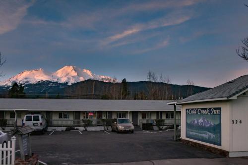 View, Cold Creek Inn in Mount Shasta (CA)