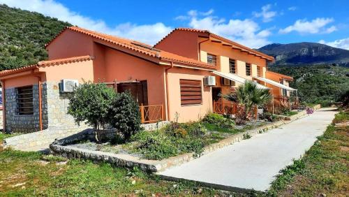 Menina Apartments 1 gîte à louer Áno Arfará