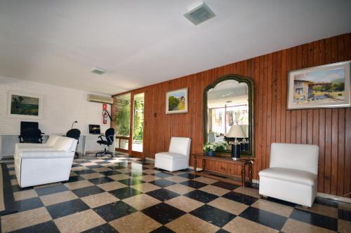 Fuajee, Hotel Espanol Salto in Salto