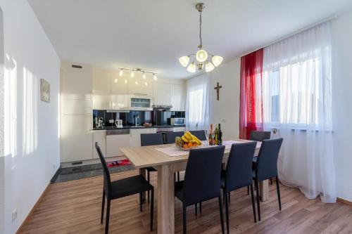 Family friendly apartments with a swimming pool Stanici, Omis - 18676