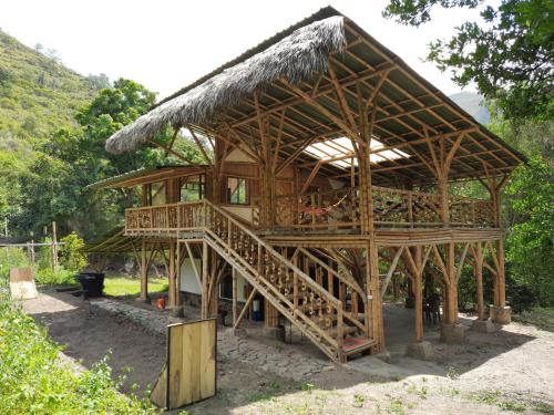 . Colibamboo Ecolodge Finca exclusiva con casa artesanal y cascada privada