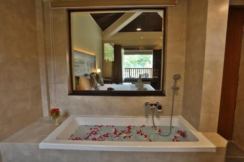 บริการและสิ่งอำนวยความสะดวก, จังเกิล วิลลา รีสอร์ต (Jungle Villa Resort) in ปาติฮานี
