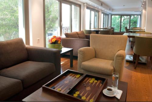 Plaka Hotel - image 3