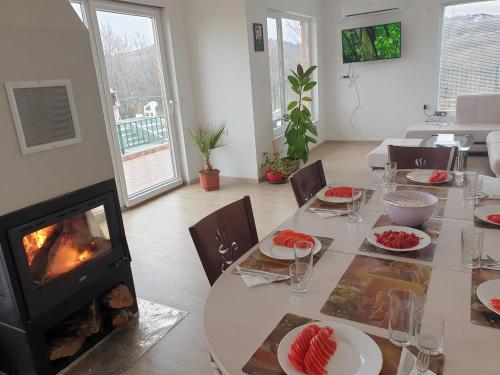 AMAZING view, privacy and comfort - SPA Villa Krasi in Strumsko Industrial Zone