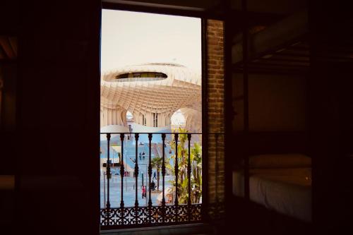 Oasis Backpackers' Hostel Sevilla & Coworking - image 9