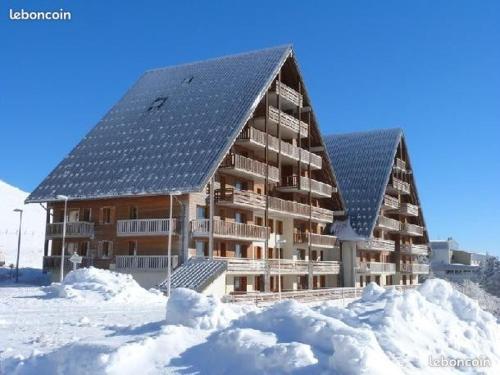 superbesse Appartement 4-6 pers. 2 ch. Dans résidence 3 étoile avec piscine - Apartment - Besse-et-Saint-Anastaise