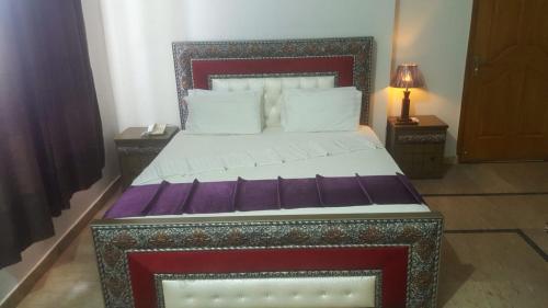 Hotel Day In Lahore – Lahore, WI
