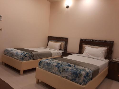Hotel Day In Lahore – Lahore, WI