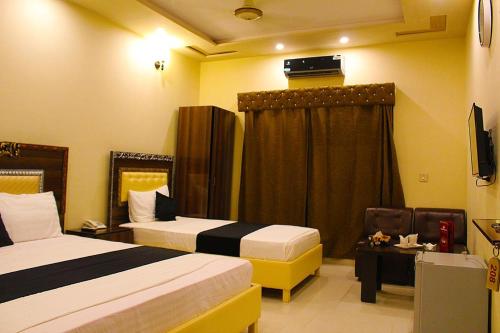 Hotel Day In Lahore – Lahore, WI