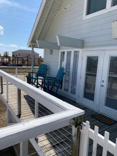 Salty Poodle Cottage in San Luis Island (TX)