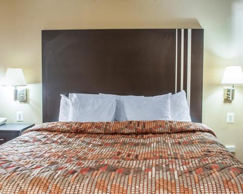 Amherst Inn & Suites – Amherst, NY