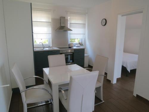 Apartment Prejac by the beach - image 14