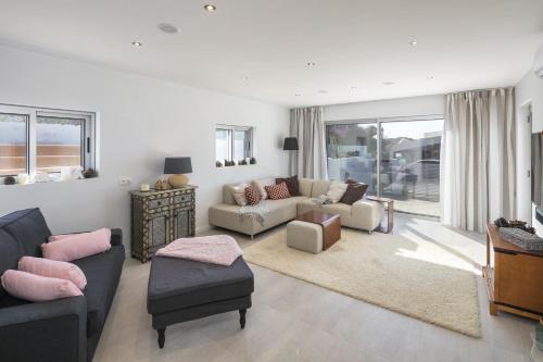 Casa Azenhaga - 100m from the beach - magnificent 3 bedroom villa sleeps 8 with amazing sea views - main image