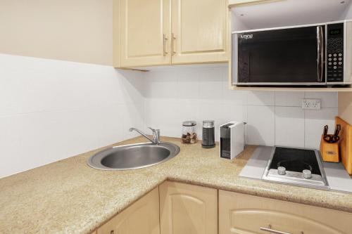 Comfy Studio with Parking near Gabba and Restaurants