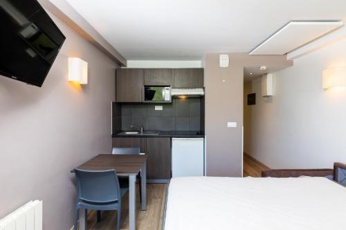 SOWELL RESIDENCES Crêt Voland - image 4