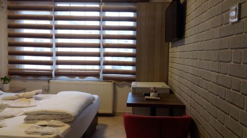 Hotel Kiwi Room Type - Double Room with Private Bathroom