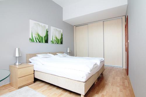 One-Bedroom Apartment image 3