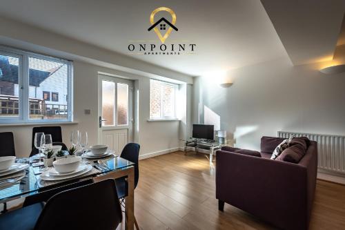 Onpoint Apartments - Excellent 2 Bed Apartment With Parking, , Berkshire