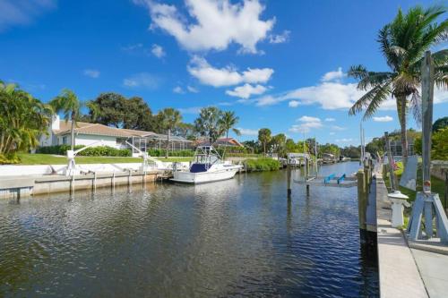 All-New, Minutes to Siesta Beach, Shopping & More!