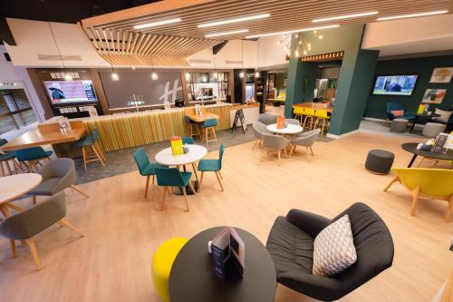 Holiday Inn Newport an IHG Hotel - image 3
