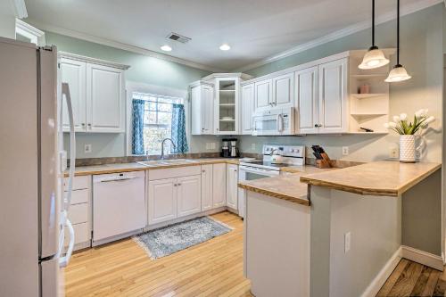 Southport Bungalow with Hot Tub and Fire Pit! - image 2