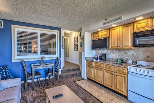 Beach Condo on Golden Mile with Ocean Views! - image 2
