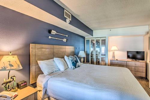 Beach Condo on Golden Mile with Ocean Views! - image 6