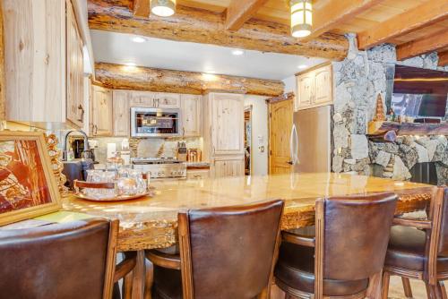 Captains Quarters - image 7