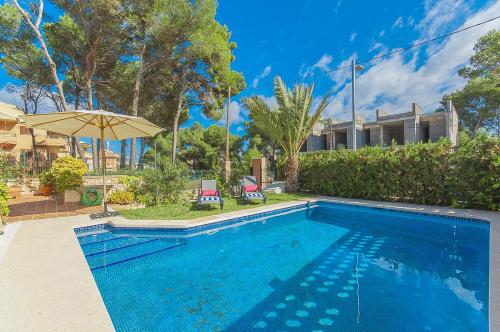 Bonito chalet con piscina en Can Picafort
