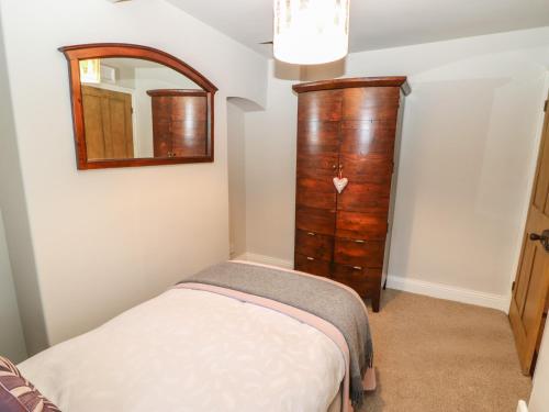 Chapel Cottage - image 6