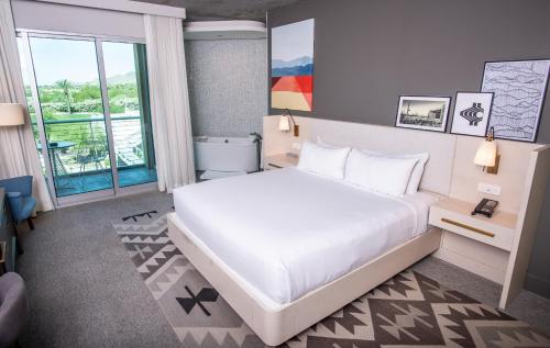 room detail thumbnail 1