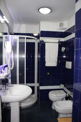Classic Twin Room image 4