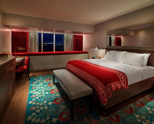 Bay View Room Ada 1 King Bed, 61Sm Or 654Sf, Wheelchair Accessible