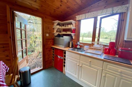 virtuve, The Cabin at The Oaks in Godshill