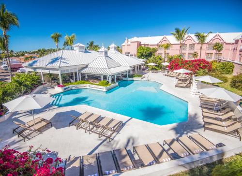 Swimming pool, Comfort Suites Paradise Island in Nassau