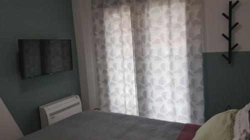 One-Bedroom Apartment image 8