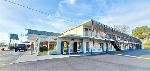 Зовнішній вигляд готелю, Economy 7 Inn- Newport News in Ньюпорт-Ньюс (Віргінія)