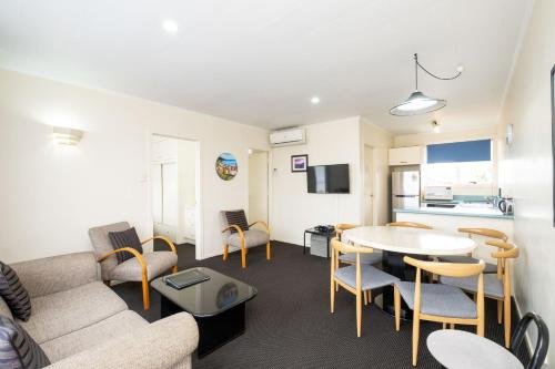 Two Bedroom Apartment with Sofa Bed