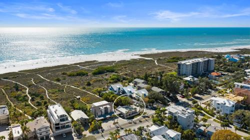 NEW Location Location Location! On the BEACH Walk to VILLAGE - image 4