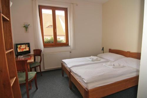 2 twin beds